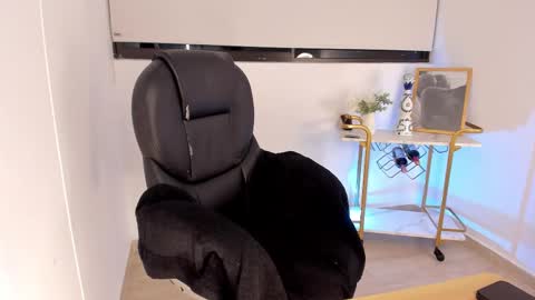 kendra  Benz online show from 11/26/25, 11:06