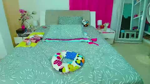 kendra_love31 online show from 02/13/26, 05:58