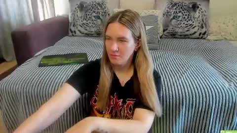 Snapshot of kendra_xx_ chatting on 06/14/26, 02:24 Kendra online show from 06/14/26, 02:24