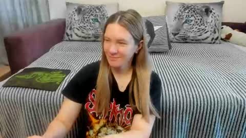 Snapshot of kendra_xx_ chatting on 06/17/26, 11:49 Kendra online show from 06/17/26, 11:49