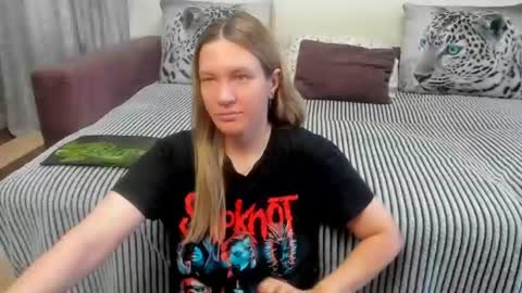Snapshot of kendra_xx_ chatting on 06/21/26, 11:40 Kendra online show from 06/21/26, 11:40