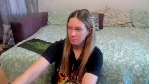 Snapshot of kendra_xx_ chatting on 07/02/26, 12:10 Kendra online show from 07/02/26, 12:10