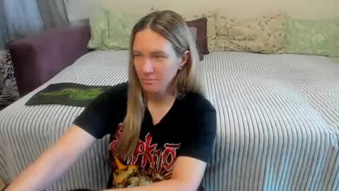 Snapshot of kendra_xx_ chatting on 07/04/26, 11:44 Kendra online show from 07/04/26, 11:44