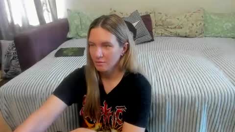 Snapshot of kendra_xx_ chatting on 07/05/26, 04:19 Kendra online show from 07/05/26, 04:19