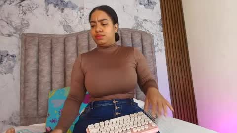 Snapshot of kendrabigass chatting on 05/04/26, 04:03 Mamasita online show from 05/04/26, 04:03