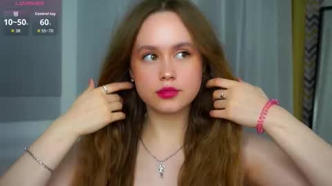 Snapshot of kendraedger chatting on 10/29/25, 07:04 Kira online show from 10/29/25, 07:04