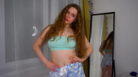 Snapshot of kendraedger chatting on 11/15/25, 06:59 Kira online show from 11/15/25, 06:59