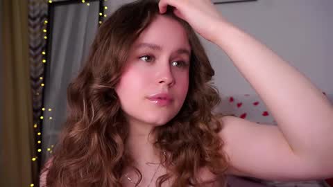 Snapshot of kendraedger chatting on 04/08/26, 10:21 Kira online show from 04/08/26, 10:21