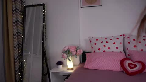 Snapshot of kendraedger chatting on 04/14/26, 11:00 Kira online show from 04/14/26, 11:00