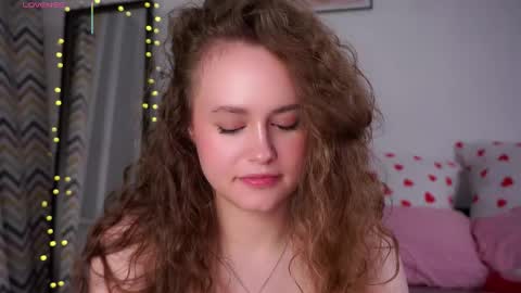 Snapshot of kendraedger chatting on 04/16/26, 10:34 Kira online show from 04/16/26, 10:34