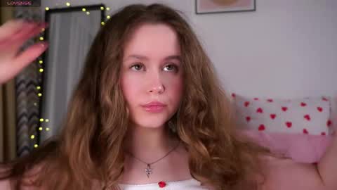 Snapshot of kendraedger chatting on 04/22/26, 10:44 Kira online show from 04/22/26, 10:44