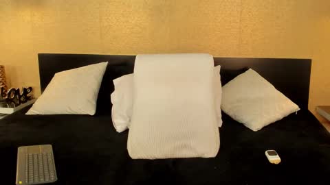 Snapshot of kendraleroy chatting on 02/10/25, 01:57 KENDRA online show from 02/10/25, 01:57