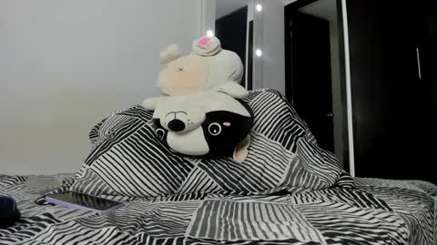 Snapshot of kendrasthefania chatting on 01/15/25, 09:41 kendra Sthefania online show from 01/15/25, 09:41