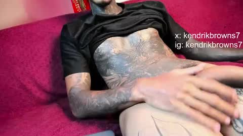 Snapshot of kendrik_brown chatting on 11/28/25, 04:31 kendrick brown online show from 11/28/25, 04:31