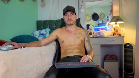 Snapshot of kenfenty chatting on 10/23/25, 01:38 Chriss Morales online show from 10/23/25, 01:38
