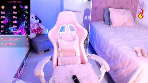 Snapshot of kenia_thompson01 chatting on 12/13/24, 10:34 01 online show from 12/13/24, 10:34