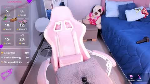 Snapshot of kenia_thompson01 chatting on 02/24/25, 09:09 01 online show from 02/24/25, 09:09