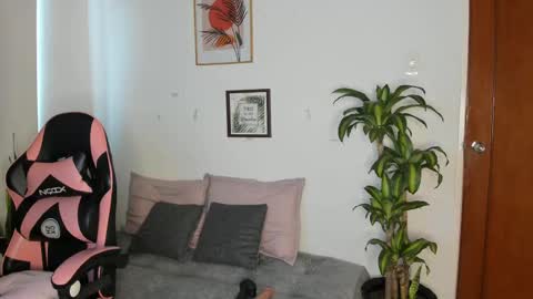 Snapshot of kenia_thompson01 chatting on 11/23/25, 01:22 01 online show from 11/23/25, 01:22