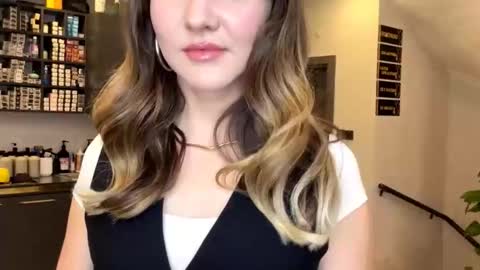 Elena online show from 12/16/25, 06:46