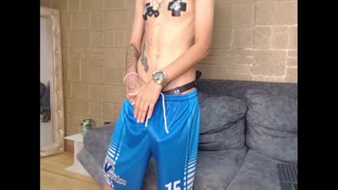 Snapshot of kenn_boy_ chatting on 01/21/25, 02:48 kenn_boy_ online show from 01/21/25, 02:48