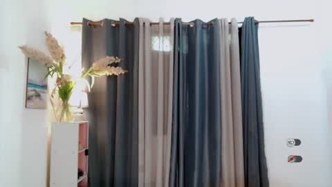 Snapshot of kennaxx69 chatting on 11/17/25, 01:00 kennaxx69 online show from 11/17/25, 01:00