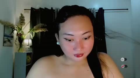 Snapshot of kennaxx69 chatting on 11/21/25, 08:35 kennaxx69 online show from 11/21/25, 08:35