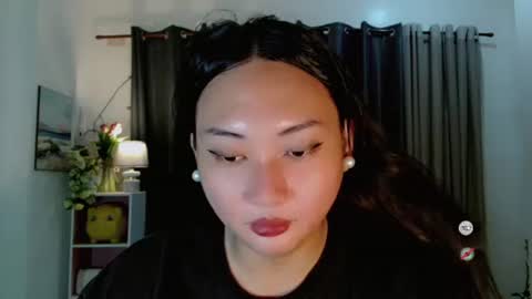 Snapshot of kennaxx69 chatting on 12/14/25, 06:08 kennaxx69 online show from 12/14/25, 06:08