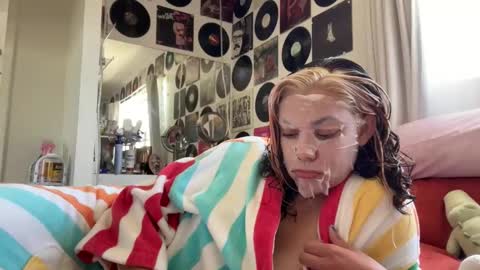 Snapshot of kennibby chatting on 04/17/26, 06:55 kennibby online show from 04/17/26, 06:55