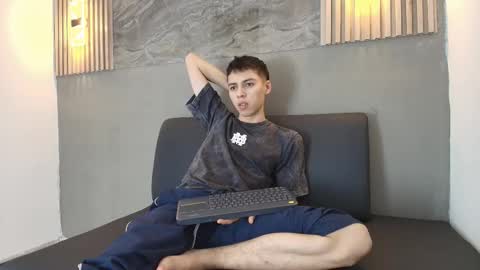 Snapshot of kenny_hank chatting on 03/25/26, 03:45 kenny_hank online show from 03/25/26, 03:45
