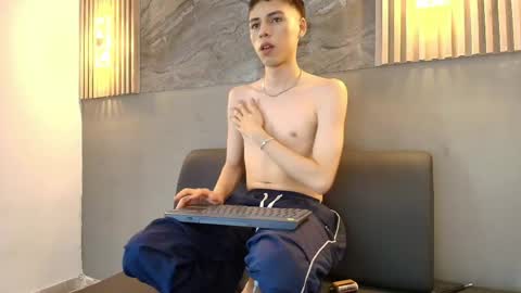 Snapshot of kenny_hank chatting on 04/15/26, 04:08 kenny_hank online show from 04/15/26, 04:08