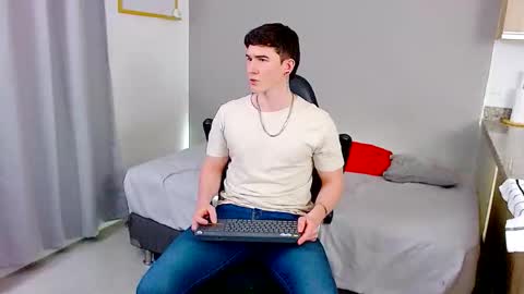 Snapshot of kent_zagann chatting on 02/08/26, 02:48 Santiago online show from 02/08/26, 02:48