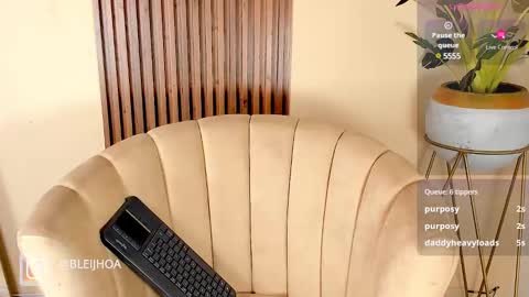 Snapshot of kenykitty chatting on 12/17/24, 10:44 Keny Kitty  Onlyfans Kenayfoxx online show from 12/17/24, 10:44