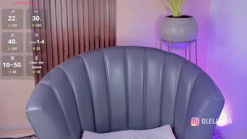 Snapshot of kenykitty chatting on 10/20/25, 06:03 Keny Kitty  Onlyfans Kenayfoxx online show from 10/20/25, 06:03