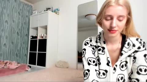 Kenzie online show from 01/25/25, 04:45