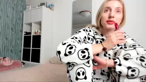 Kenzie online show from 01/26/25, 05:02