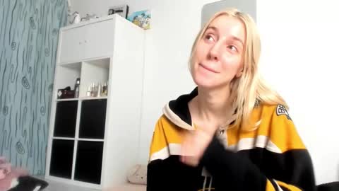 Kenzie online show from 09/14/25, 01:32