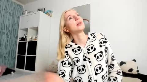 Kenzie online show from 10/08/25, 05:49