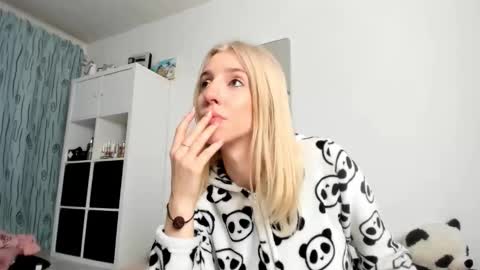 Kenzie online show from 10/24/25, 03:36