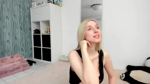 Snapshot of kenziedawton chatting on 04/16/26, 03:57 Kenzie online show from 04/16/26, 03:57
