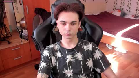 Snapshot of keorinav chatting on 10/07/25, 11:07 Looking for a moderator I PVT IS OPEN online show from 10/07/25, 11:07