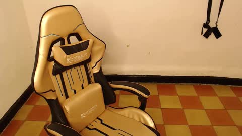 Snapshot of kerani__ chatting on 10/09/25, 11:08 DANIELA online show from 10/09/25, 11:08