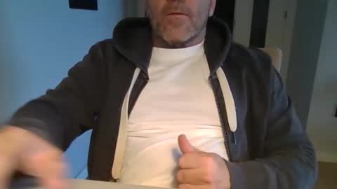 Snapshot of kermitgp3 chatting on 12/15/25, 03:49 Anton online show from 12/15/25, 03:49