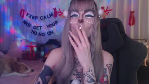 Snapshot of kerry_kirk chatting on 12/28/24, 07:43 Kerry online show from 12/28/24, 07:43