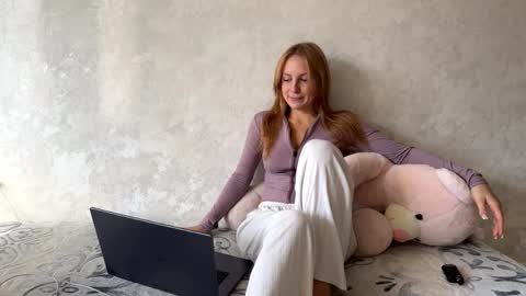 Snapshot of kerryrusell chatting on 11/07/25, 01:16 Elizabeth online show from 11/07/25, 01:16