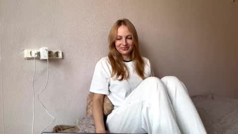 Snapshot of kerryrusell chatting on 11/12/25, 01:39 Elizabeth online show from 11/12/25, 01:39