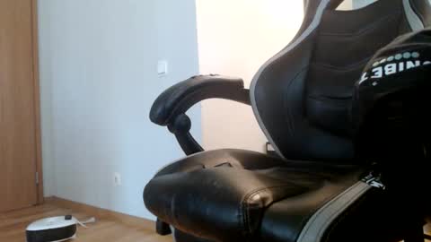 Snapshot of kert19 chatting on 04/16/26, 06:36 KerKER online show from 04/16/26, 06:36