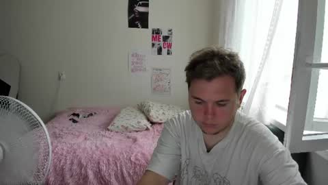 Snapshot of kesh_mne chatting on 06/18/26, 12:20 kesh_mne online show from 06/18/26, 12:20