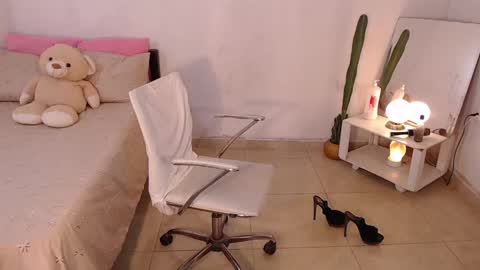 Mia  online show from 03/06/25, 09:53