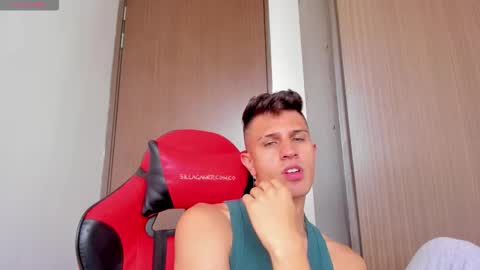 Snapshot of kevin_ahs1 chatting on 03/19/26, 05:28 Kevin Ahs online show from 03/19/26, 05:28