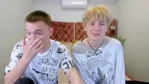 Snapshot of kevinm1lky chatting on 10/29/25, 02:52 Kevin online show from 10/29/25, 02:52